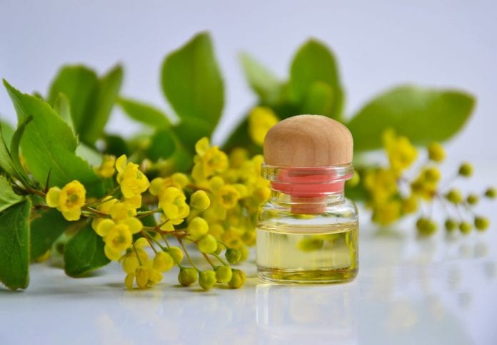 cosmetic-oil-3868594_1280